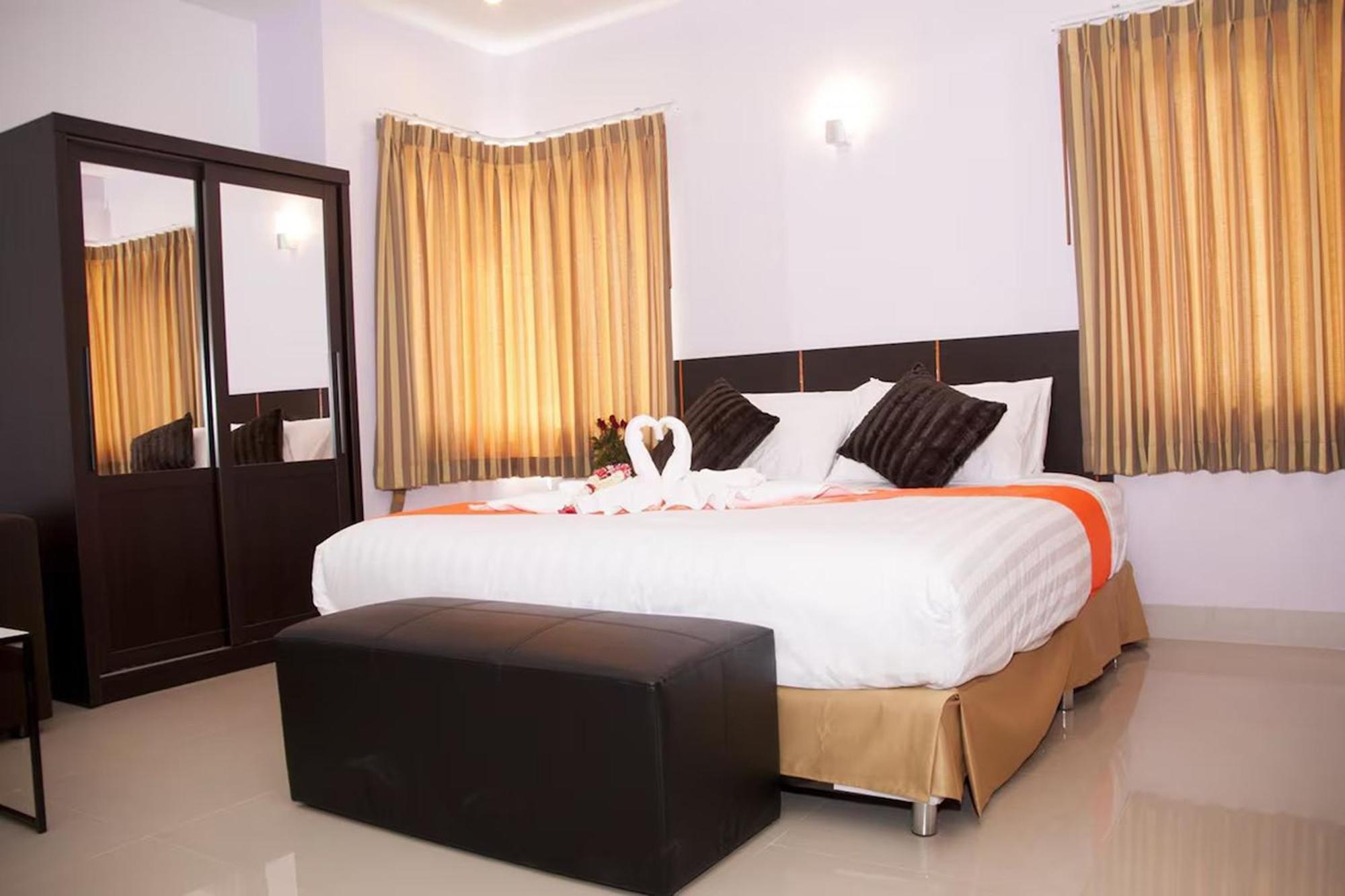 La Viva Hotel Buriram Exterior photo